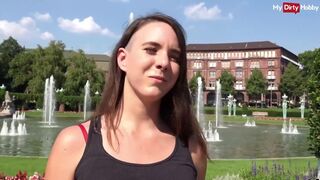 Tyska turistflickan utomhus anal fuck