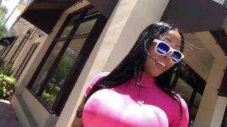 Moriah Mills olja sin gigantiska rumpa i transparent spets
