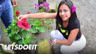 Den svarthåriga latinska milfen tas på gatujakt för djup knull