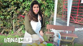 Carmen Laras hungriga milf fitta blir djupt knulla under varm inspelning och jävla