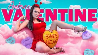 Pussy i rampljuset: Aubree Valentine tycker om att skrika på Donnie Rock med fingrarna till gränsen
