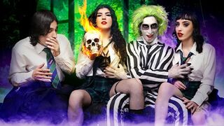 Beetlejuice xxx parodi: Aryana Starr förför sin unga svans på det helvetiska partiet