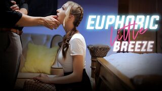 Söt tonåring Breezy Bri i en kinky humör förföra sin styvfars pojkvän i sexiga underkläder