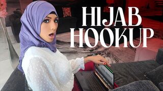 Nina Nieves är en arabisk tonåring som drömmer om amerikansk prom drottning roll