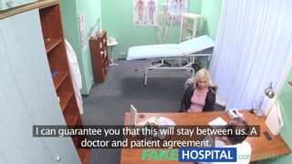 Blond patient med virussjukdom förför en läkare på kliniken