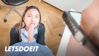 Må thailändska asiatiska skönheten utomlands efter att heta knull har ansikte