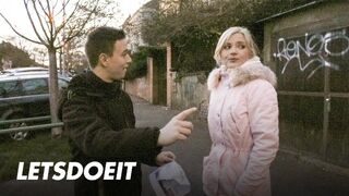 Kinky turist Zazie Skymm förför Stud i hård jävla på sitt kontor