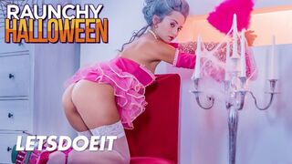 Shrima Malati är en maskerad mogen älskare som firar Halloween med hårt sex
