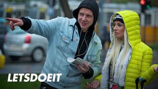 Fransk bitch Jessie knullades av främmande stor kuk