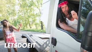 Shrima Malati får en het behandling för sin fitta efter en hård humming
