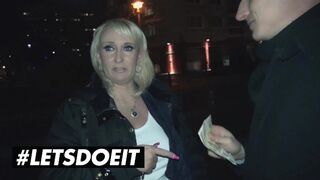 Kitty Wilders meaty milf sex på sexbussen