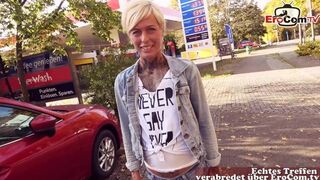 Street fuck på tyska bensinstation: Pov milf blowjob