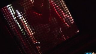 Naughty blond tonåring knullar präst efter blowjob