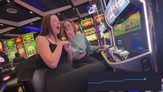 Nadia Foxx och Serenity Cox försöker undvika nöje i att jaga jackpots