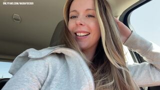 Dag för en camgirl: testa nya spel i bilbana och shoppingcenter, seriella orgasmiska nöjen