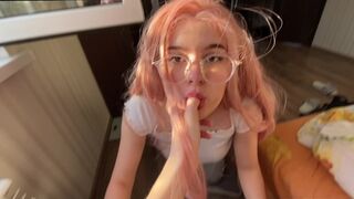 Söt tonåring suger sin dick - bästa blowjob show
