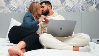 Perfekt tonåring förför jungfrubarnet på ett första datum - hon har sinnet
