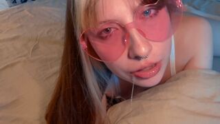 Home fuck med styvsyster, pussy creampie och sparkar tillbaka