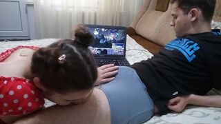 Teenage blowjob på Warcraft party