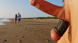 Offentlig strand anal fingering och dicking av whore fitta