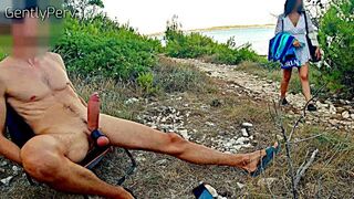 Gentlyperv hittar den insolenta tonåringen på stranden