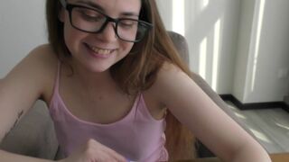 Naughty tonåring bookworm lär anatomi på en riktig stor kuk! 18 år gammal
