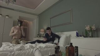 Mogen man shagging två söta pojkar på festen