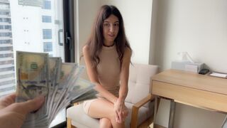 Hotellrumsservice - värdinnan gick med på att ha sex med gästen för pengarna