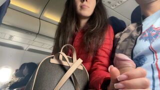 Risky flygplan suger framför ett hus - offentlig cock release