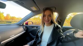 Jag träffade en förlorad blond tonårsflicka och jag knullade henne för hennes sugande hjälp