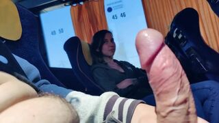 Alien tonåring suger killen på bussen