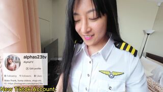 Asian bitch fucks co-pilot i sin egen lägenhet