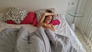 Het kille knullar sin kompis fru efter att han har gått och gör en pov-video för honom