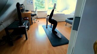 Teenage fitness flicka fingerade sig själv och knullade honom hårt