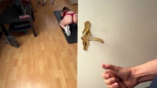 En sexig college tjej kan inte motstå min hårda kuk