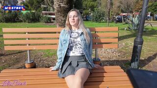 På offentlig plats, spritzing ungefär - fjärrkontroll vibrator blötar mina trosor