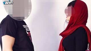 Arabiska milfs höga knull kommer inte låta grannen sova, så han kallar henne för att knulla