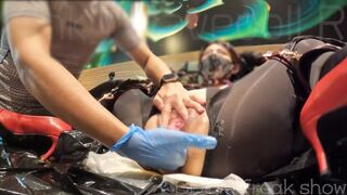 [Ekologi av Hentai Slave Doll R] vol.002 Nära -up en träning. Hennes finger kastas in i hennes anus och hennes vagina droppar ut ur henne. Spruta orgasm!