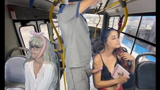 Pervert på bussen gnidning till kvinnor offentligt!