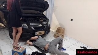 Car Lady vill ha sin mekaniker!