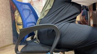 Min väns arabiska fru blev glad på jobbet och knullade sig själv i sina trosor