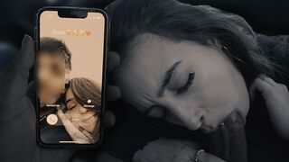Tonåring flicka fuskar på sin pojkvän och suger jätte dick