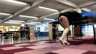 Nyårs miniskirt no-bra bordtennis: fitta flash non-stop!