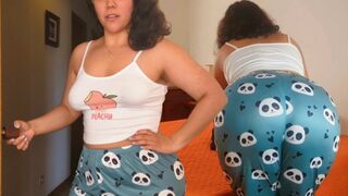Stepmother Mostoha kastar sin styvson och ber om en massage för att lindra stress