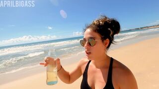 Han är på en brasiliansk strand som spiller kissa, tre liter offentligt i rio grande gör nortei!