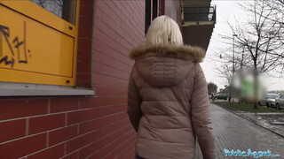 Public Agent - Lucy Shine tar emot pengar för sex