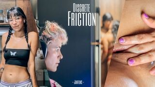 Asmr läckra fingrar! Flickvänner äter varandra med kyssar och knullar varandra med sin upptagna granne