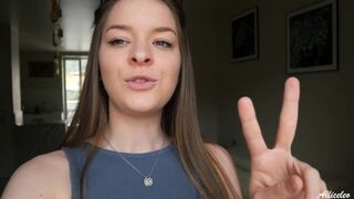 Vinn gratis privat live show! Quick fuck mot diskbänken mellan mjukt solljus