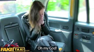 Din man bad mig att ha sex med sin fru som en gåva - Fake Taxi Adventure