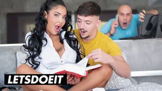 Tidig engelsk tjej i anal är en professionell på LetsDoelt Channel